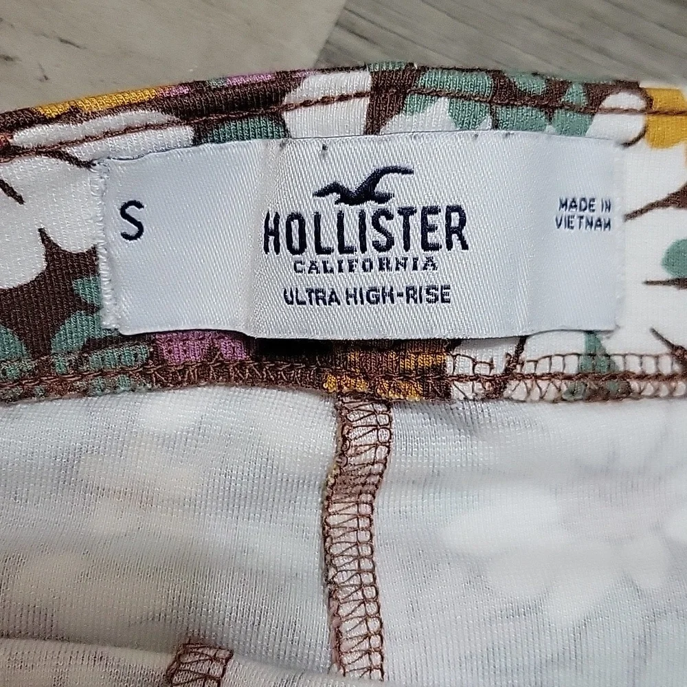 Hollister Floral Flare Leggings Size Small - Picture 6 of 9